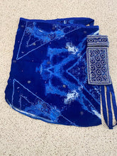 Load image into Gallery viewer, Rich deep blue sarong - small flowers
